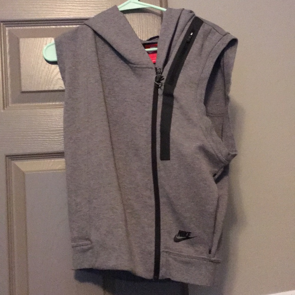 NWOT Nike Vest - Size Small